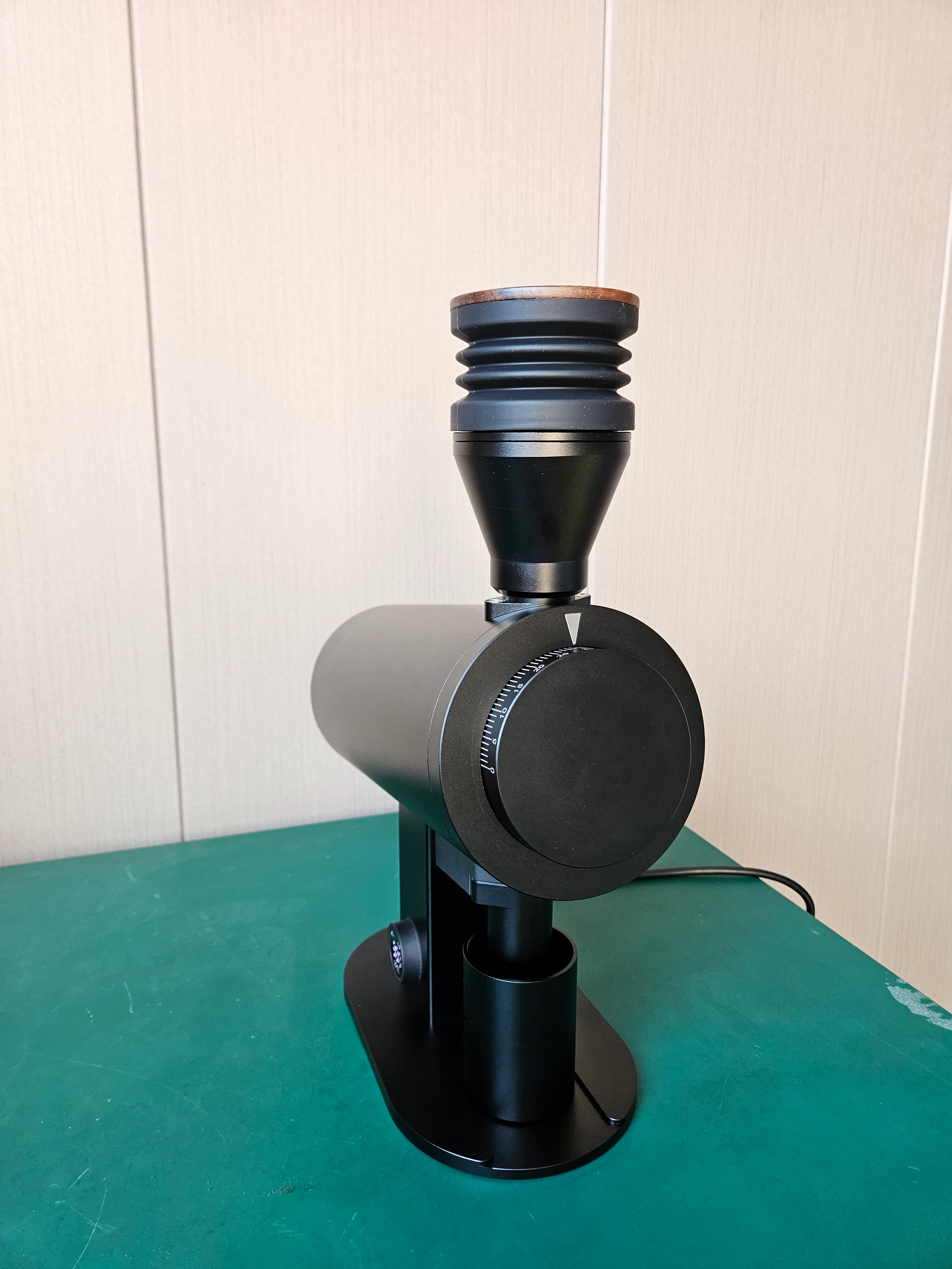 DF83V Variable Speed Coffee Grinder - Image 6